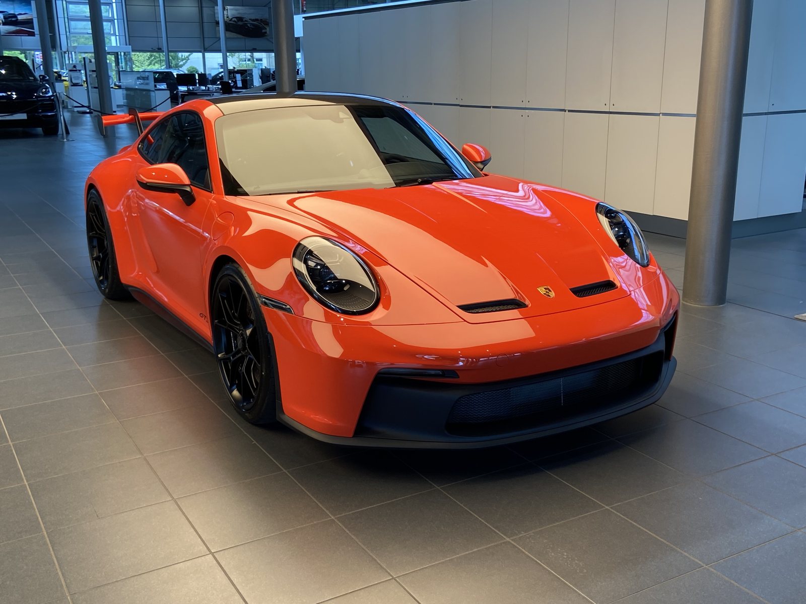 Sportliches Fahrzeug aus der CNK Galerie